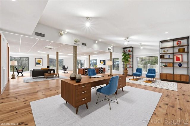 33 Deep River Road, Essex, CT 06409