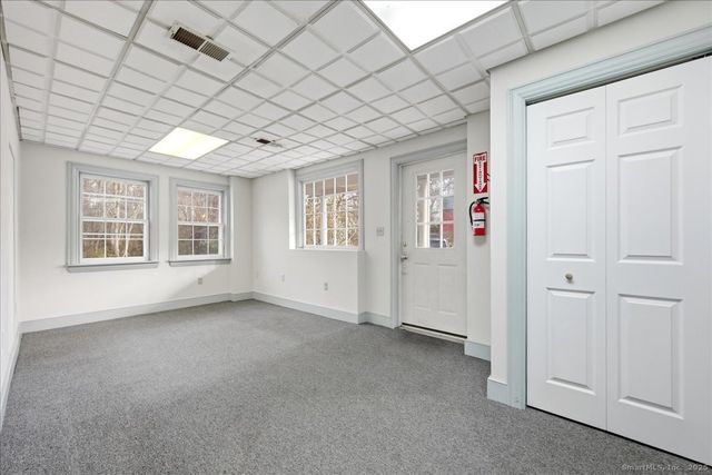 33 Deep River Road, Essex, CT 06409