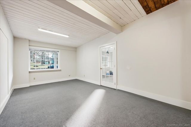 33 Deep River Road, Essex, CT 06409