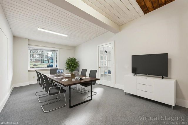 33 Deep River Road, Essex, CT 06409