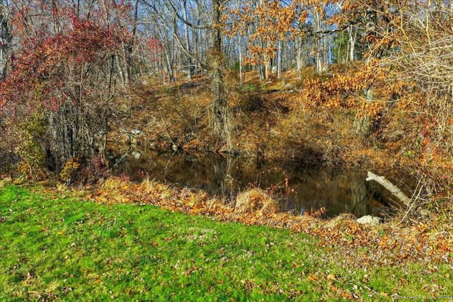 33 Deep River Road, Essex, CT 06409