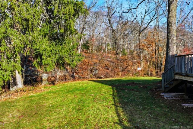 33 Deep River Road, Essex, CT 06409