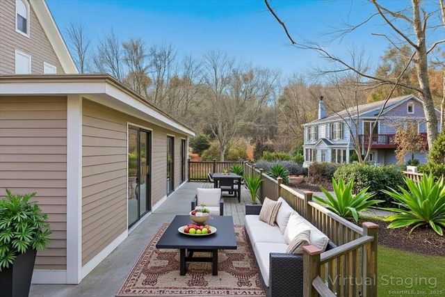 33 Deep River Road, Essex, CT 06409