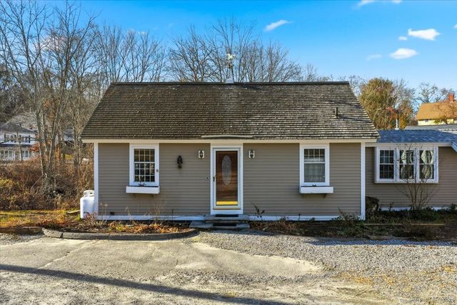 33 Deep River Road, Essex, CT 06409