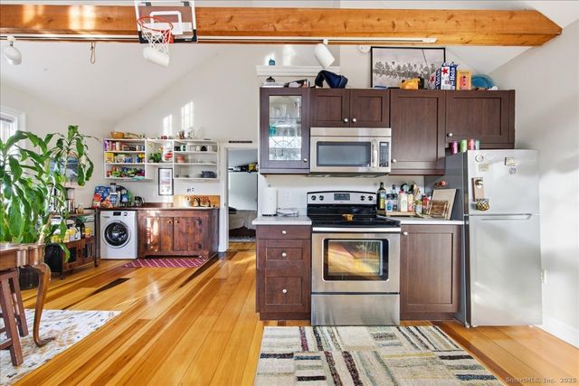 33 Deep River Road, Essex, CT 06409