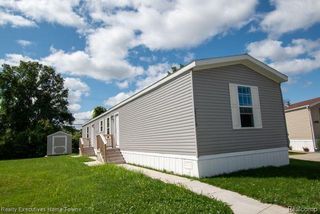 29310 Jamestown Dr, Chesterfield Township, MI 48051