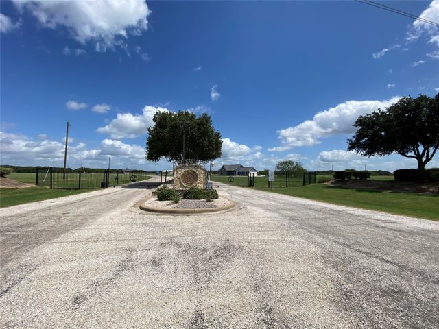 LT 300 COWBOY Drive, Mildred, TX 75109