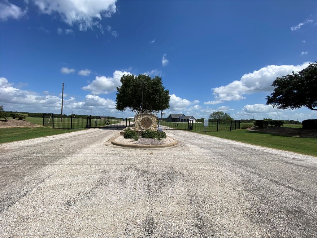 LT 300 COWBOY Drive, Mildred, TX 75109