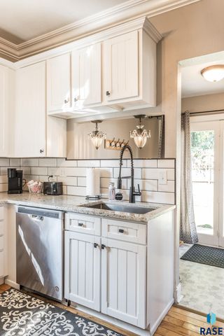 1001 S 1st Ave Avenue, Sioux Falls, SD 57105