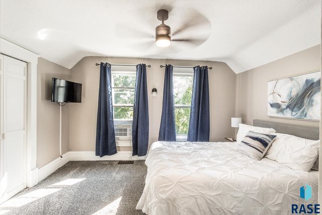 1001 S 1st Ave Avenue, Sioux Falls, SD 57105