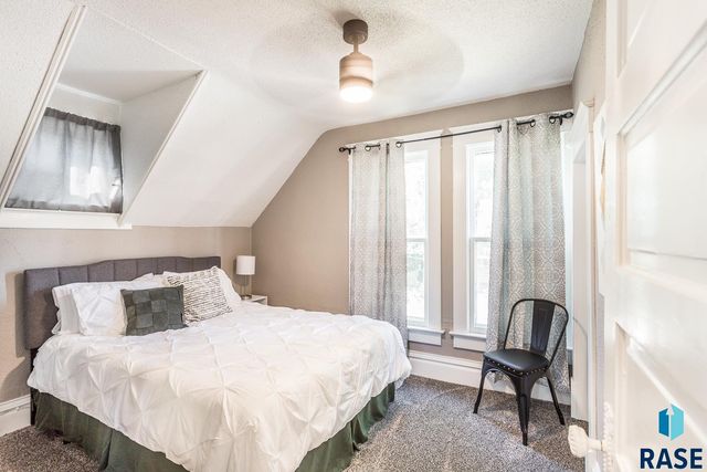 1001 S 1st Ave Avenue, Sioux Falls, SD 57105