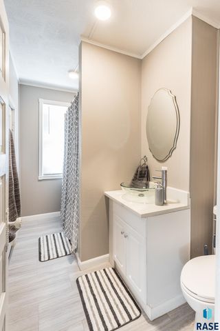 1001 S 1st Ave Avenue, Sioux Falls, SD 57105