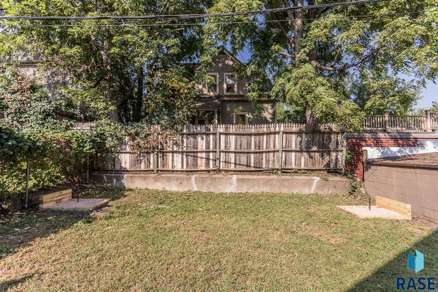 1001 S 1st Ave Avenue, Sioux Falls, SD 57105