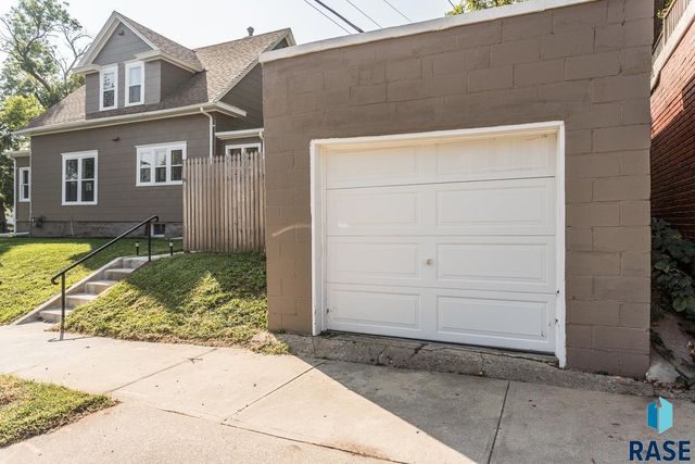 1001 S 1st Ave Avenue, Sioux Falls, SD 57105