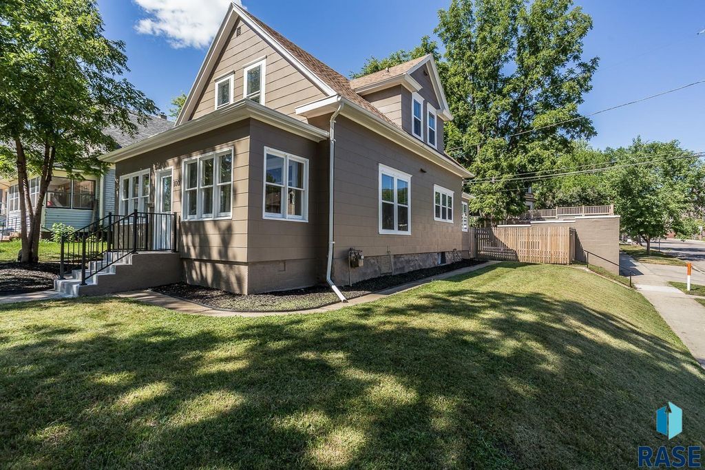 1001 S 1st Ave Avenue, Sioux Falls, SD 57105