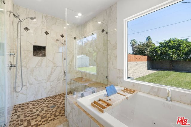 5926 Cleon Avenue, North Hollywood, CA 91601