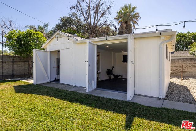 5926 Cleon Avenue, North Hollywood, CA 91601