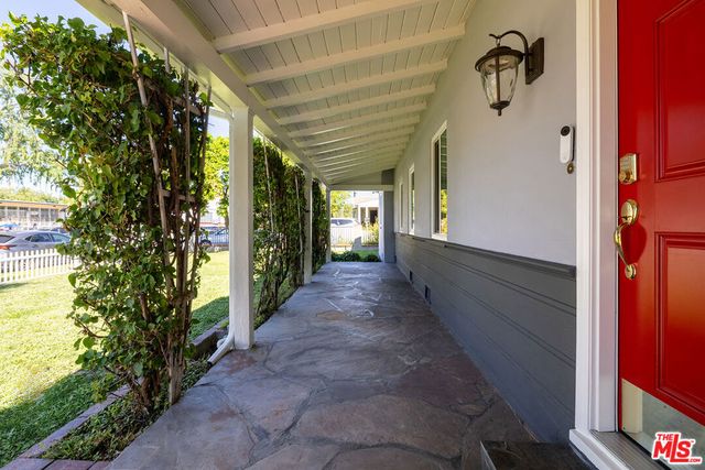 5926 Cleon Avenue, North Hollywood, CA 91601