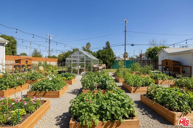 5926 Cleon Avenue, North Hollywood, CA 91601