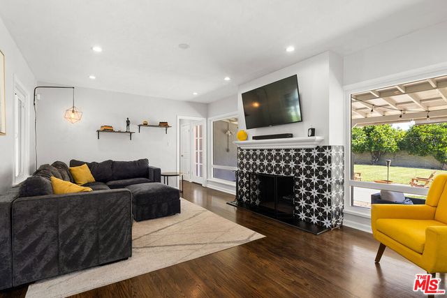 5926 Cleon Avenue, North Hollywood, CA 91601