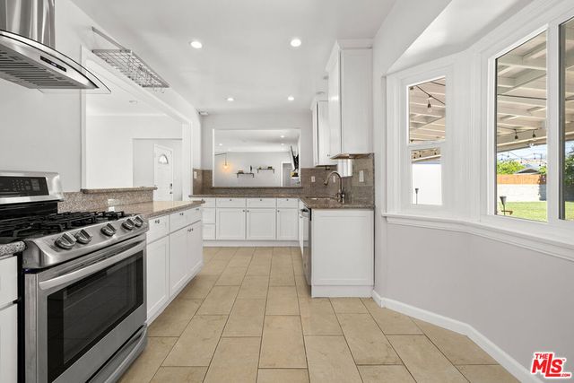 5926 Cleon Avenue, North Hollywood, CA 91601
