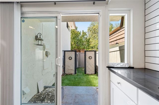 22242 Germain St 7, Chatsworth, CA 91311
