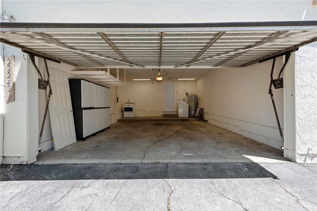 22242 Germain St 7, Chatsworth, CA 91311