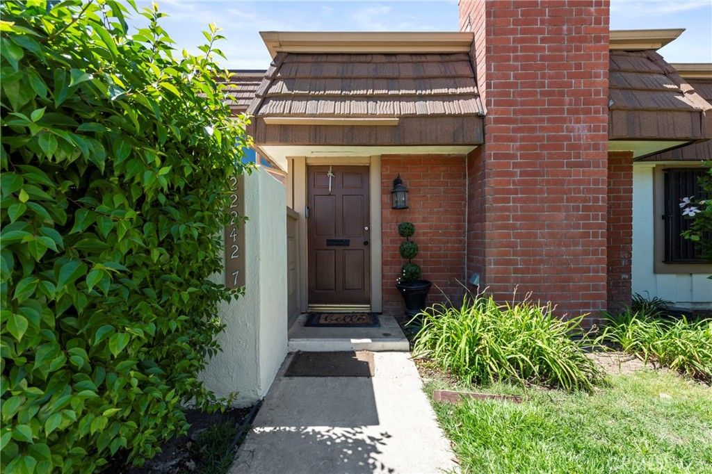 22242 Germain St 7, Chatsworth, CA 91311