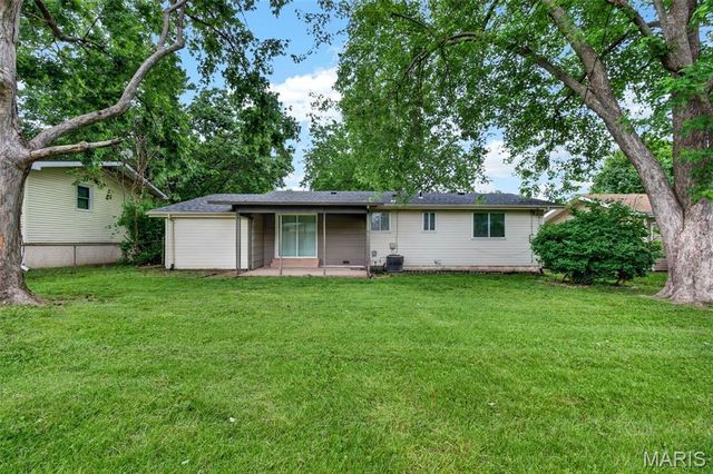 1276 Springhurst Drive, Florissant, MO 63031