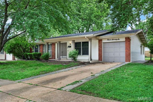 1276 Springhurst Drive, Florissant, MO 63031