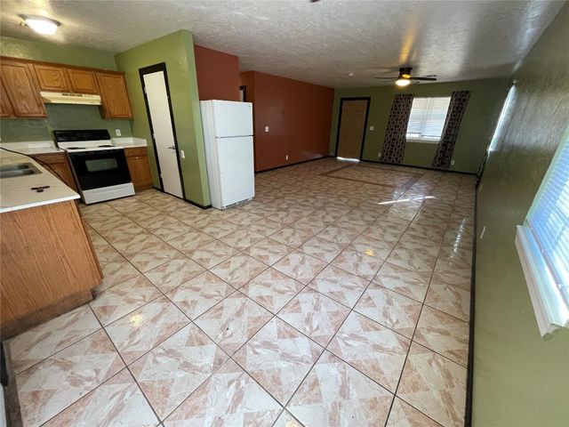 902 S 5th Street, Chickasha, OK 73018