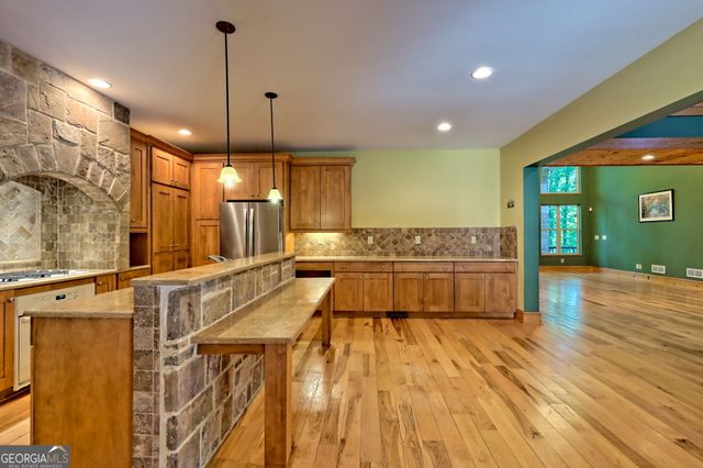 876 WHITETAIL Trail, Clayton, GA 30525