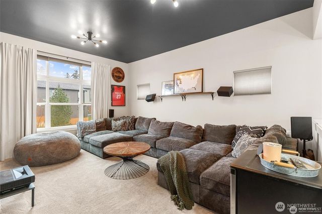 8218 37th Place NE, Marysville, WA 98270
