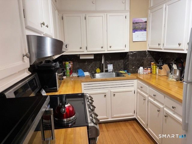 80 Cartright Street Ph A, Bridgeport, CT 06604