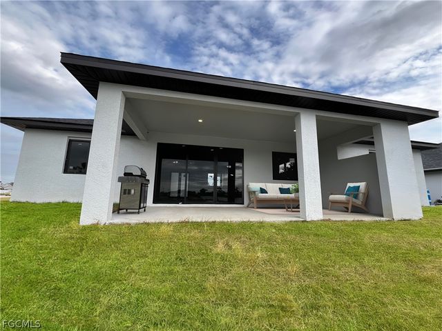 520 NW 3rd TER, Cape Coral, FL 33993