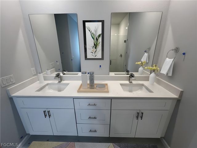 520 NW 3rd TER, Cape Coral, FL 33993