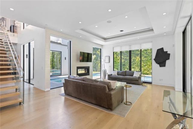 15241 Greenleaf, Sherman Oaks, CA 91403