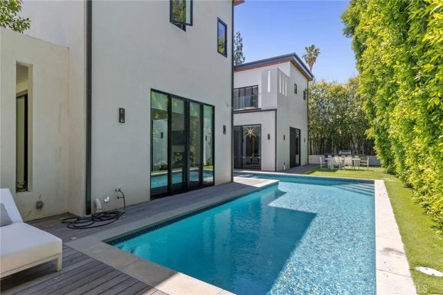 15241 Greenleaf, Sherman Oaks, CA 91403