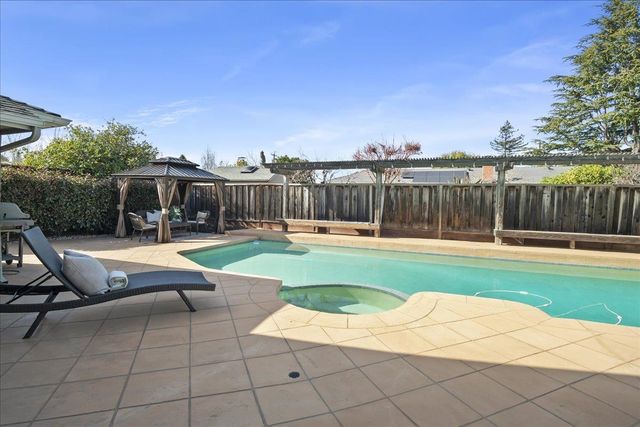 4141 Mattos Dr, Fremont, CA 94536