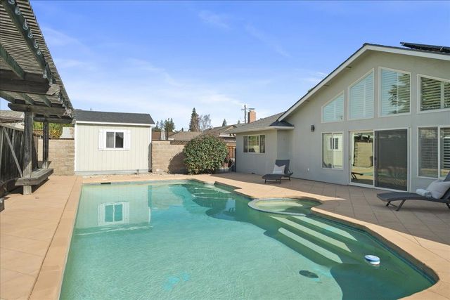 4141 Mattos Dr, Fremont, CA 94536