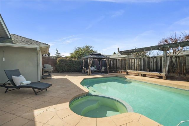 4141 Mattos Dr, Fremont, CA 94536