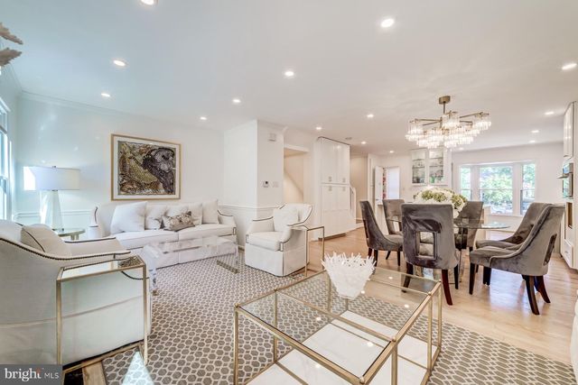 8 CARRIAGE HOUSE CIR, Alexandria, VA 22304