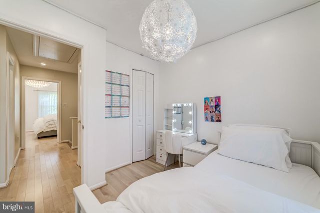 8 CARRIAGE HOUSE CIR, Alexandria, VA 22304