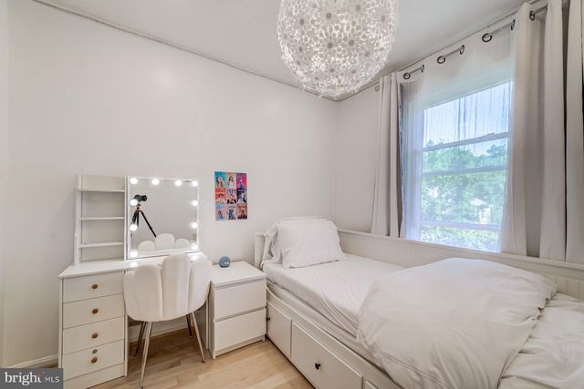 8 CARRIAGE HOUSE CIR, Alexandria, VA 22304