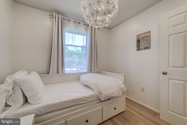 8 CARRIAGE HOUSE CIR, Alexandria, VA 22304