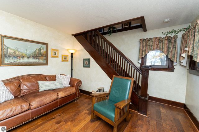 1827 E Broomfield Road, Mt Pleasant, MI 48858