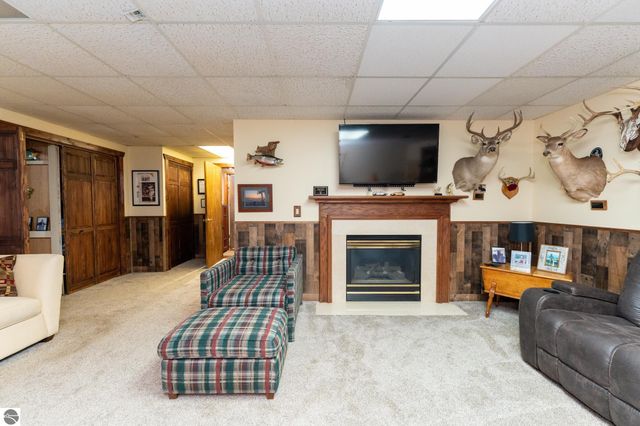 1827 E Broomfield Road, Mt Pleasant, MI 48858