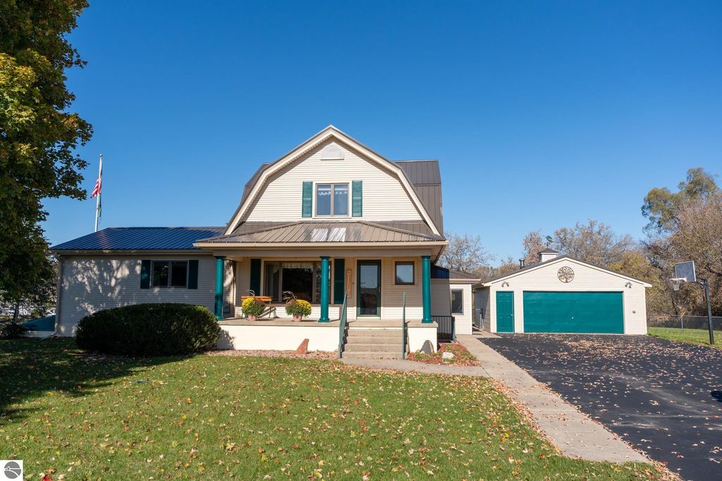 1827 E Broomfield Road, Mt Pleasant, MI 48858
