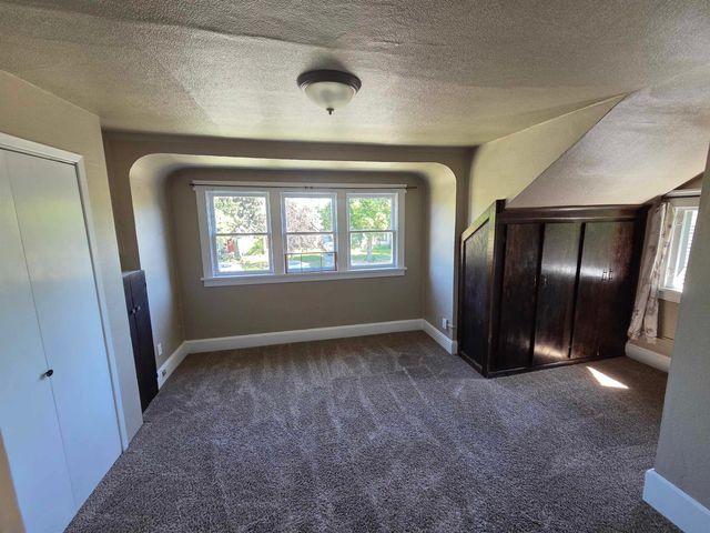 516 E ERMINA Ave, Spokane, WA 99207