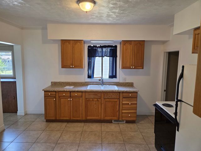 516 E ERMINA Ave, Spokane, WA 99207